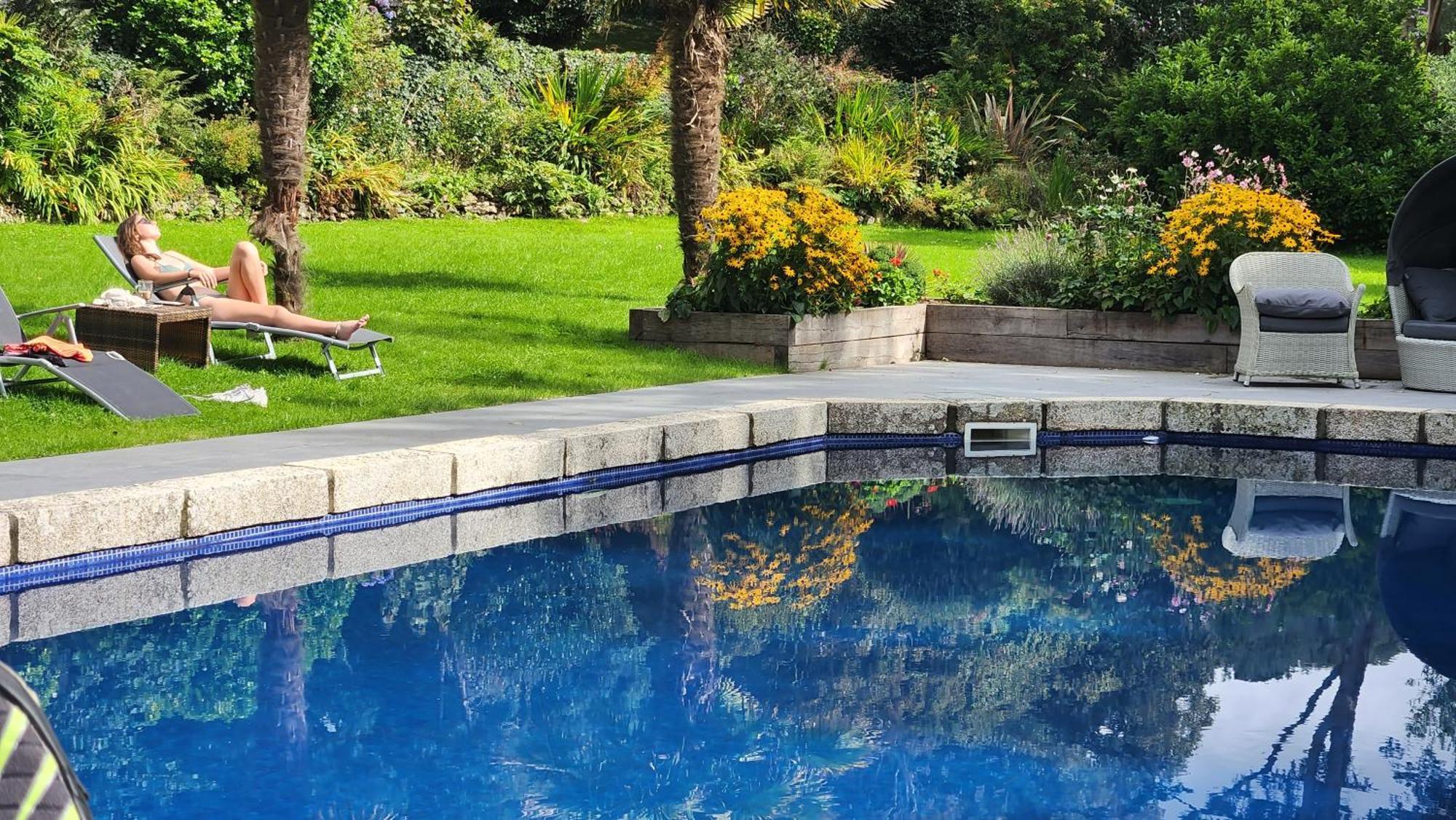 Red River Stables - Peaceful, Beautiful Grounds, Swimming Pool, Central Location For West Cornwall Camborne Eksteriør bilde